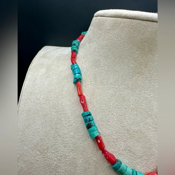 Vintage Red Coral and Turquoise Necklace — Women Jewelry - Picture 4 of 7